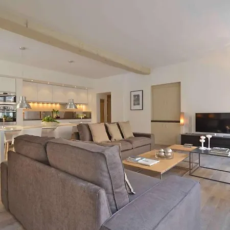 Bourbons Apartment *