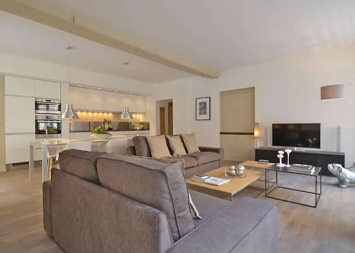 Bourbons Apartment *