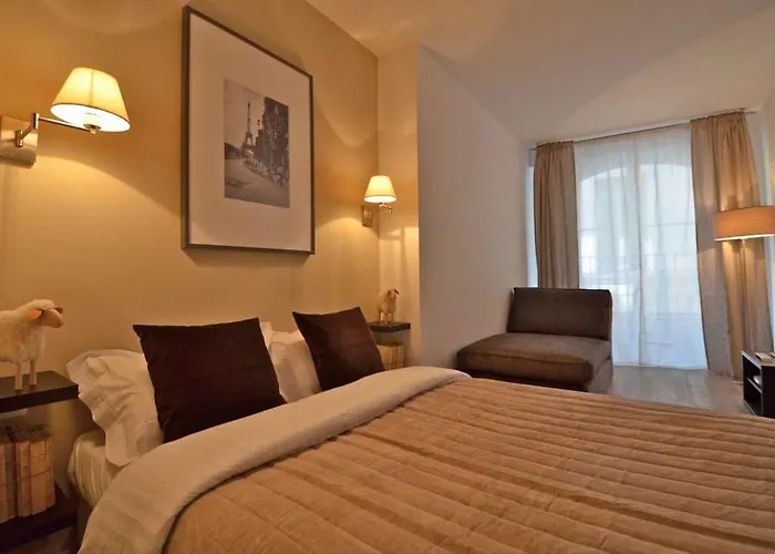 Bourbons Apartment *