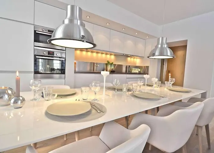 Bourbons Apartment *