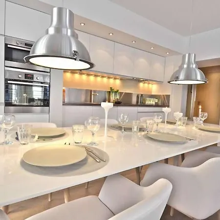 Bourbons Apartament *